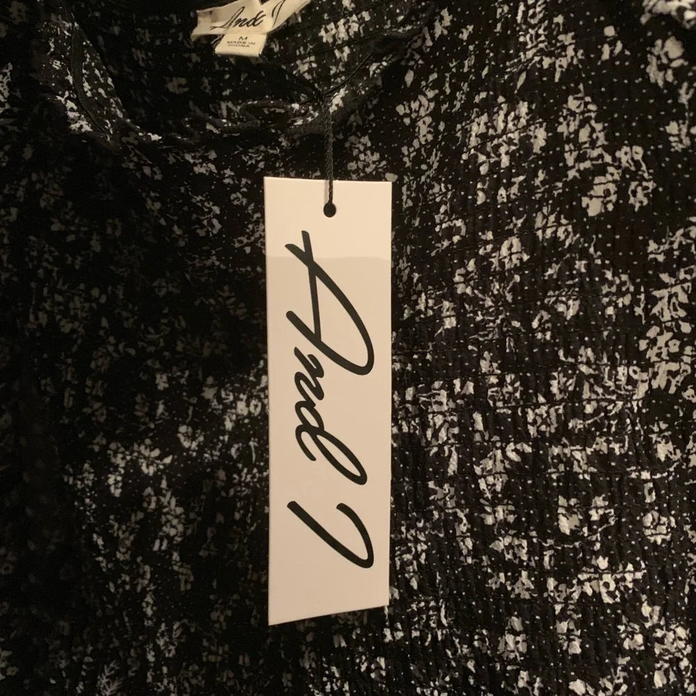 𝅺Off The Shoulder Floral Top - Picture 7 of 7